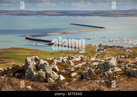 Holyhead Wellenbrecher auf der Insel Anglesey Stockfoto