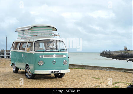 1973 Volkswagen Erker Wohnmobil in den Türkischen Grün Stockfoto