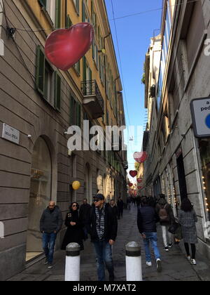 Via della Spiga ist vorbereitet und für den Valentinstag mit eingerichtet: Atmosphäre, wo: Mailand, Italien Wann: 10. Feb. 2018 Credit: IPA/WENN.com ** Nur für die Veröffentlichung in Großbritannien, den USA, Deutschland, Österreich, Schweiz ** verfügbar Stockfoto