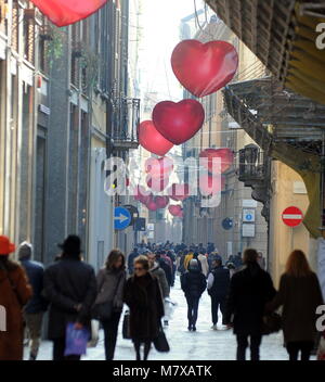 Via della Spiga ist vorbereitet und für den Valentinstag mit eingerichtet: Atmosphäre, wo: Mailand, Italien Wann: 10. Feb. 2018 Credit: IPA/WENN.com ** Nur für die Veröffentlichung in Großbritannien, den USA, Deutschland, Österreich, Schweiz ** verfügbar Stockfoto