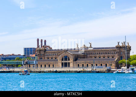 Gebäude der Staatlichen Agentur für die Finanzverwaltung in den Hafen von Barcelona. Stockfoto