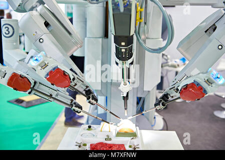 Robotic chirurgischen Systems auf einem Test medizinischen Stand Stockfoto