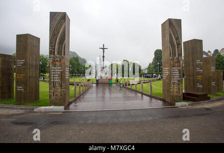 Notre Dame du Rosaire de Lourdes (Basilika Unserer Lieben Frau vom Rosenkranz) der römisch-katholischen Kirche in Lourdes, Frankreich, Stockfoto
