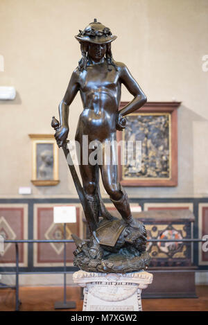 Florenz. Italien. Bronzestatue von David (ca. 1430-1440) von Donatello, Museo Nazionale del Bargello. (Bargello Nationalmuseum) Stockfoto