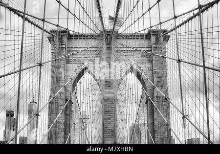 Schwarz-weiß Bild von der Brooklyn Bridge, New York City, USA. Stockfoto