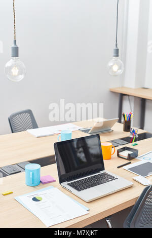 Kreative Start-up-Unternehmen Bürozelle mit Laptop für Freiberufler Stockfoto