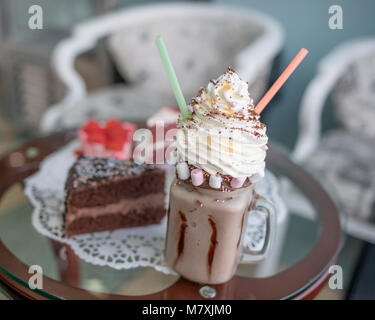 Kuchen, Crepes, Käsekuchen und Desserts Stockfoto