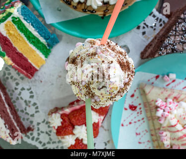 Kuchen, Crepes, Käsekuchen und Desserts Stockfoto