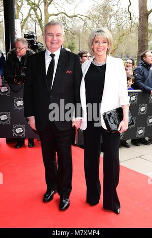 Eamonn Holmes (links) und Ruth Langsford Teilnahme an die 2018 TRIC Auszeichnungen im Grosvenor House Hotel, London. Stockfoto