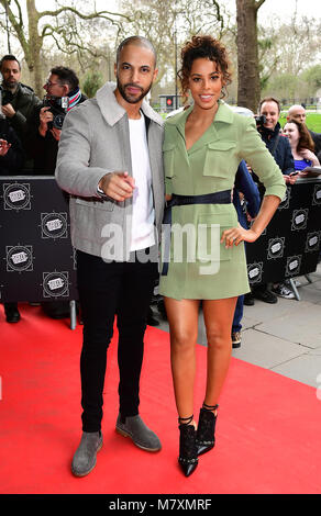 Marvin Humes (links) und Rochelle Humes die Teilnahme an der 2018 TRIC Auszeichnungen im Grosvenor House Hotel, London. Stockfoto