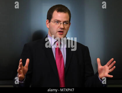 MSP-Mark McDonald, eine Aussage zu den Medien auf seine Rückkehr zum schottischen Parlament in Edinburgh nach seinem Rücktritt von seinem ministeriellen Rolle und die SNP nach der Aufnahme unangemessenes Verhalten gegenüber Frauen. Stockfoto