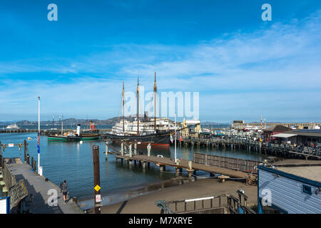 San Francisco, Kalifornien, USA - 30. Dezember 2017: San Francisco Bay View von Aquatic Park Stockfoto