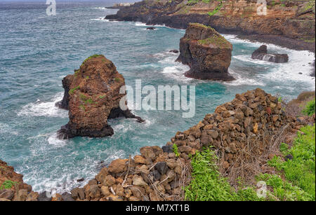 Wellen in Playa De Las Roques Teneriffa Stockfoto