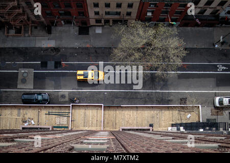 Stadt Straße mit Yellow Cab, NYC, Frühling 2017 Stockfoto