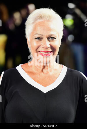 Denise Welch an der Falten in der Zeit der Europäischen Premiere auf der BFI IMAX in Waterloo, London statt. Stockfoto