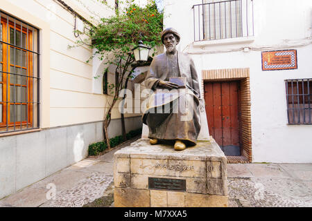 Denkmal für mittelalterliche Sephardischer jüdischer Philosoph Maimonides (1135-1204) von seinem Geburtsort in Plaza de Tiberiades, in der Judentum von Cordoba, Andal Stockfoto