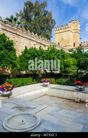 Cordoba, Andalusien, Spanien: Innenhof an der Alcazar de los Reyes Cristianos (Schloss der christlichen Monarchen) Stockfoto