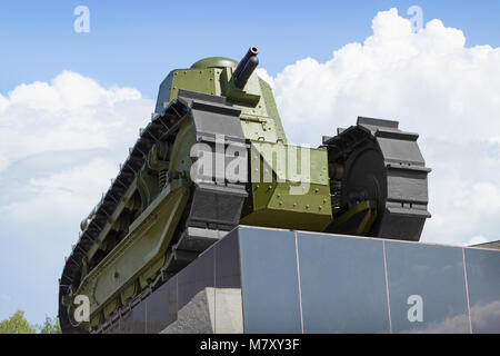 Russland, Nishnij Nowgorod - 17.August 2014: Erste russisch-sowjetischen Panzer (Freedom Fighter Genosse Lenin). Auf einem Sockel in der Nähe von Sormovo Pflanze, die p installiert Stockfoto