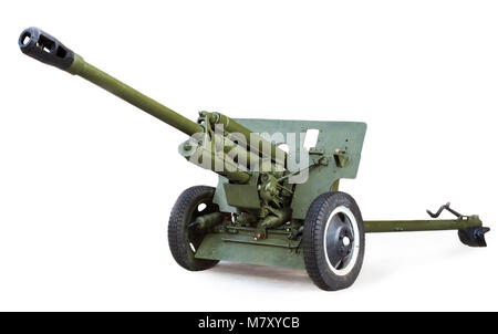 Sowjetische anti-tank 76 mm Kanone des Zweiten Weltkriegs, ZIS-3 auf weißem Hintergrund Stockfoto