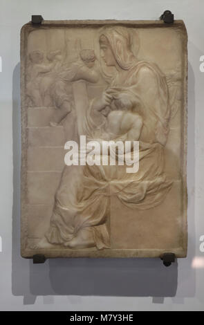 Madonna an der Treppe. Marmorrelief von der italienischen Renaissance Bildhauer Michelangelo Buonarroti aus der Zeit um 1490 datiert, die in der Casa Buonarroti, Florenz, Toskana, Italien. Stockfoto