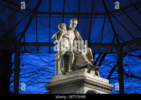 Denkmal für Nicola Demidoff (Nikolai Demidov) an der Piazza Demidoff in Florenz, Toskana, Italien. Der Marmor Denkmal für russische Unternehmer und Kunstsammler der Demidov Familie wurde durch den italienischen Bildhauer Lorenzo Bartolini entworfen und von seinem Schüler Pasquale Romanelli beendet. Stockfoto