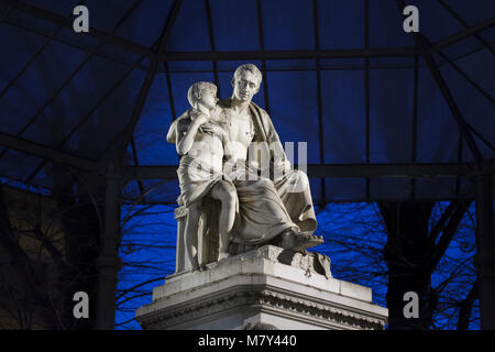 Denkmal für Nicola Demidoff (Nikolai Demidov) an der Piazza Demidoff in Florenz, Toskana, Italien. Der Marmor Denkmal für russische Unternehmer und Kunstsammler der Demidov Familie wurde durch den italienischen Bildhauer Lorenzo Bartolini entworfen und von seinem Schüler Pasquale Romanelli beendet. Stockfoto