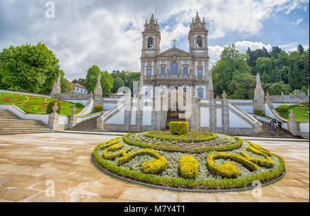 BRAGA, PORTUGAL - 18. Juni 2016: Die neoklassische Basilika Bom Jesus do Monte in Braga, Portugal. Stockfoto