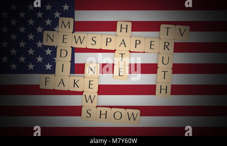 USA Politik Nachrichten: Buchstabensteine gefälschte Nachrichten Worte Konzept auf der US-Flagge, 3D-Darstellung Stockfoto