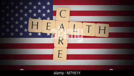 USA Politik Nachrichten Konzept: Buchstabensteine Health Care auf der US-Flagge, 3D-Darstellung Stockfoto