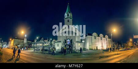 Die Menschen verlassen die Kirche Frikirkjan, Island Airwaves, Musical Festival, Reykjavik, Island Stockfoto