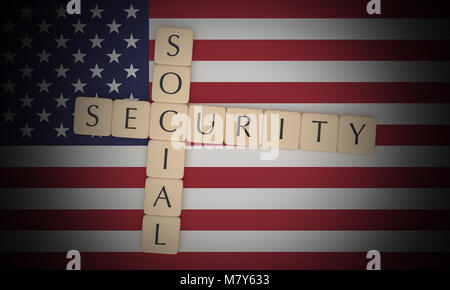 USA Politik Nachrichten Konzept: Buchstabensteine soziale Sicherheit auf der US-Flagge, 3D-Darstellung Stockfoto