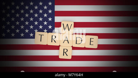 USA Politik Nachrichten Konzept: Brief Fliesen Handel Krieg auf US Flag, 3D-Darstellung Stockfoto