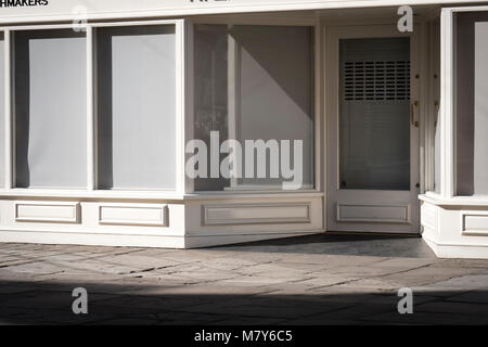 Leer Laden geschlossen Jalousien Shop geschlossen. Stockfoto