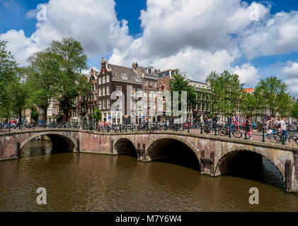 Keizersgracht und Leliegrach Kanäle und Brücken, Amsterdam, Nordholland, Niederlande Stockfoto