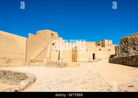 Bahla Fort in der Nähe von Nizwa - Sultanat Oman. Unesco-Weltkulturerbe. Stockfoto