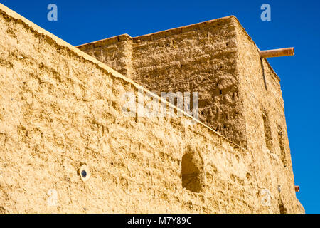 Bahla Fort in der Nähe von Nizwa - Sultanat Oman. Unesco-Weltkulturerbe. Stockfoto