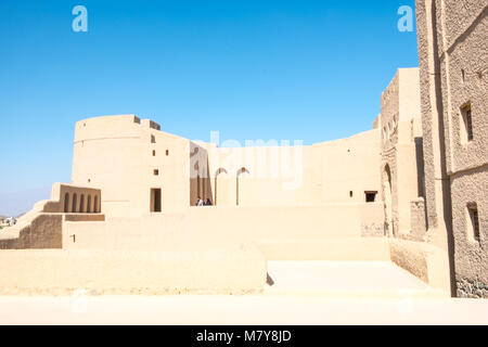 Bahla Fort in der Nähe von Nizwa - Sultanat Oman. Unesco-Weltkulturerbe. Stockfoto