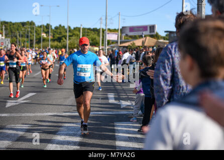 Athen, Griechenland - NOV. 13-2016: 34 nd Athen Classic Marathon. Über 50.000 Athleten aus Dutzenden von Ländern nahmen an der klassischen authentischen Marathon, N Stockfoto