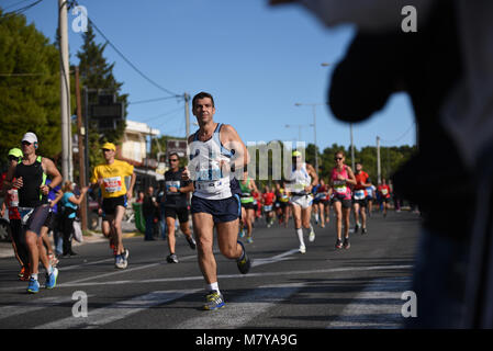 Athen, Griechenland - NOV. 13-2016: 34 nd Athen Classic Marathon. Über 50.000 Athleten aus Dutzenden von Ländern nahmen an der klassischen authentischen Marathon, N Stockfoto