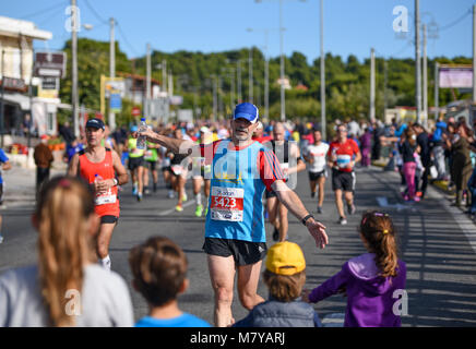 Athen, Griechenland - NOV. 13-2016: 34 nd Athen Classic Marathon. Über 50.000 Athleten aus Dutzenden von Ländern nahmen an der klassischen authentischen Marathon, N Stockfoto