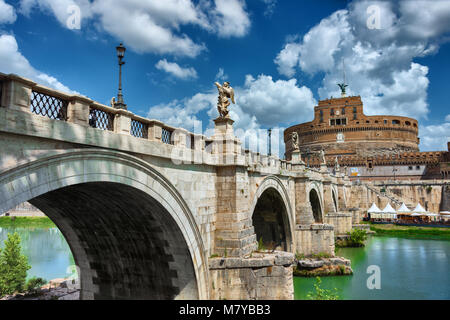 Engelsbrücke und Engelsburg in Rom Stockfoto