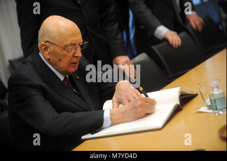 Italienische Präsident Giorgio Napolitano bei den Vereinten Nationen in New York City. 28. März 2011. Credit: Dennis Van Tine/MediaPunch Stockfoto