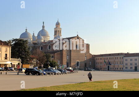 PADUA, ITALIEN - Januar 24, 2018: Die Abtei Santa Giustina ist ein Benediktinerkloster im Zentrum der Stadt Padua. Stockfoto