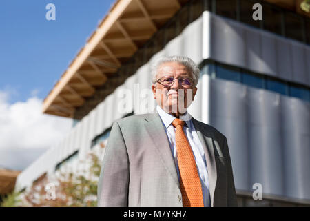 Herr Kumar Bhattacharyya in der Internationalen Manufacturing Center an der Universität von Warwick. Stockfoto