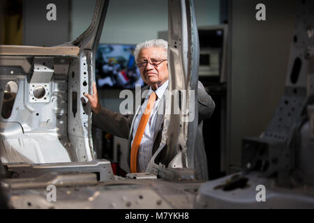 Herr Kumar Bhattacharyya in der Internationalen Manufacturing Center an der Universität von Warwick. Stockfoto