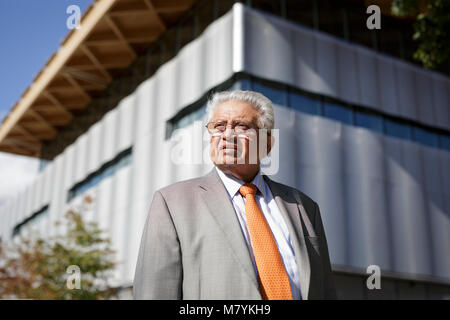 Herr Kumar Bhattacharyya in der Internationalen Manufacturing Center an der Universität von Warwick. Stockfoto