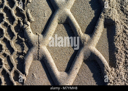 Reifen Spur im Sand hinterlassen. Stockfoto