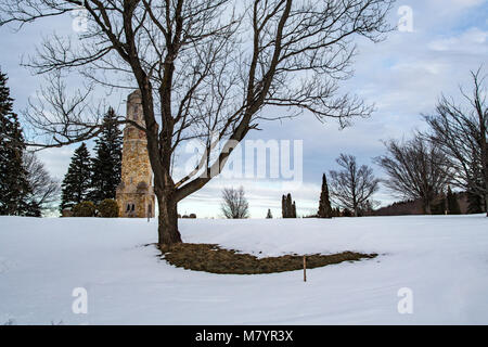 Crown Hill Memorial Park bedeckt mit Schnee Stockfoto