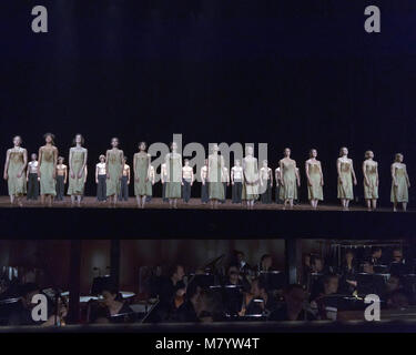 Curtain Call für Ballett Aufführung von Strawinskys Le Sacre du Printemps (Le Sacre du Printemps) im Palais Garnier Oper, Paris, Frankreich Stockfoto