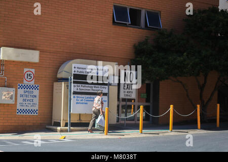 Adelaide Australien 14. März 2018. Viele Gebäude der ursprünglichen Royal Adelaide Hospital, Adelaide das größte Krankenhaus im Gesicht Abriss 1856 nach der Schließung im September 2017 und den Übergang zu einer neuen Site gegründet wurde. Alle 6 denkmalgeschützten Gebäuden an diesem Standort erhalten bleibt und Re-purposing inkl Women's Health Center. Die neue Royal Adelaide Hospital NRAH in der Nähe des Campus der Universität von Adelaide und der Universität von Südaustralien Kredit liegt: Amer ghazzal/Alamy leben Nachrichten Stockfoto